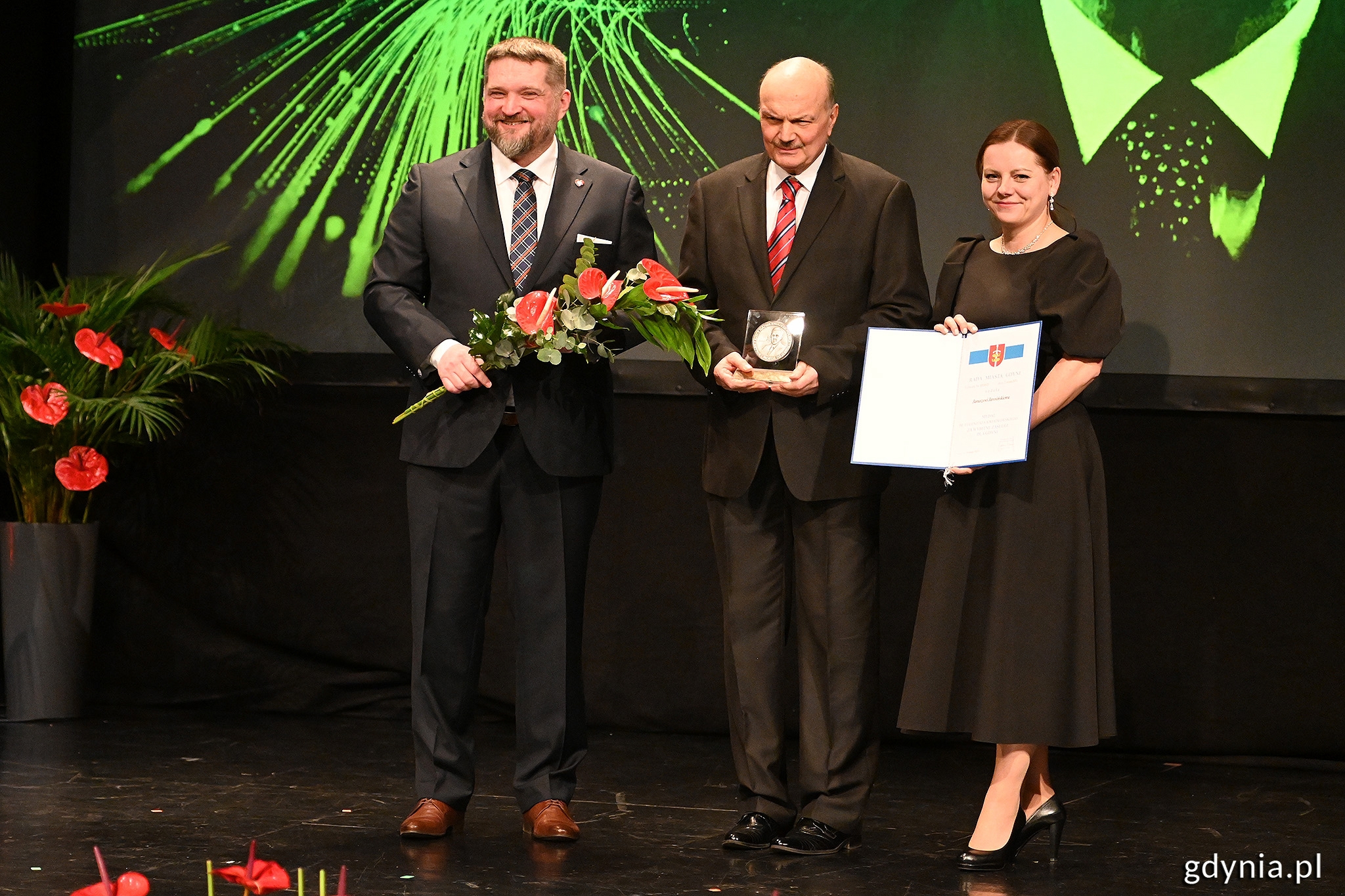 Na zdj. Janusz Jarosiński (w środku), prezydent Aleksandra Kosiorek i przewodniczący Tadeusz Szemiot (fot. Michał Puszczewicz)